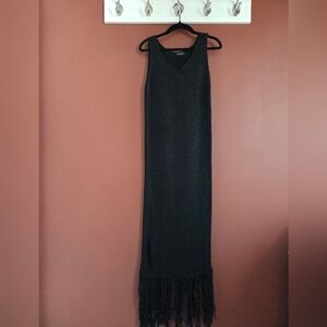 (NWOT)✨️Chic Black Maxi Dress with Fringe Hem